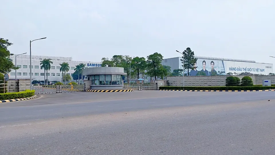 Nhà máy trong một khu công nghiệp