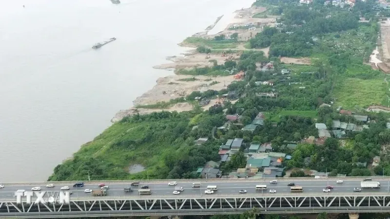 Cầu Thăng Long dỡ rào chắn trạm cân, xe tải từ 2 tấn và xe khách từ 16 chỗ được đi lại sớm 12 ngày