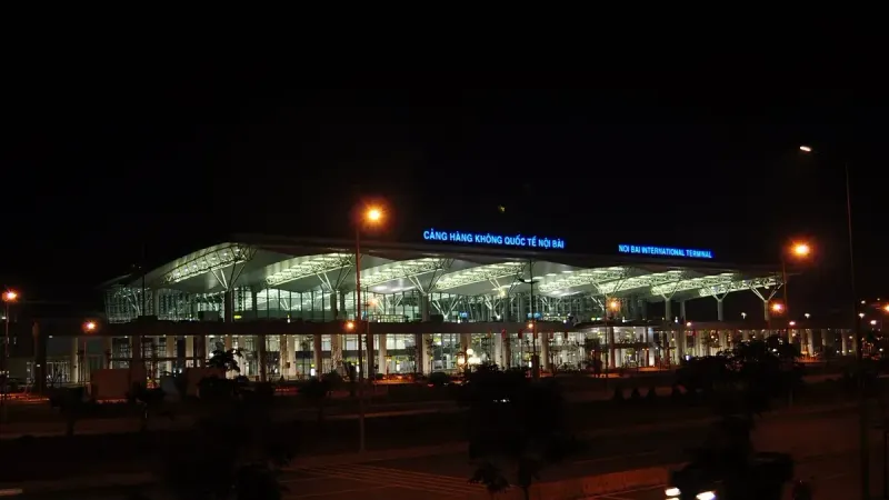 Đón người thân ở sân bay Nội Bài 2026: xem giờ hạ cánh, chờ ở bãi nào, đón ở làn nào